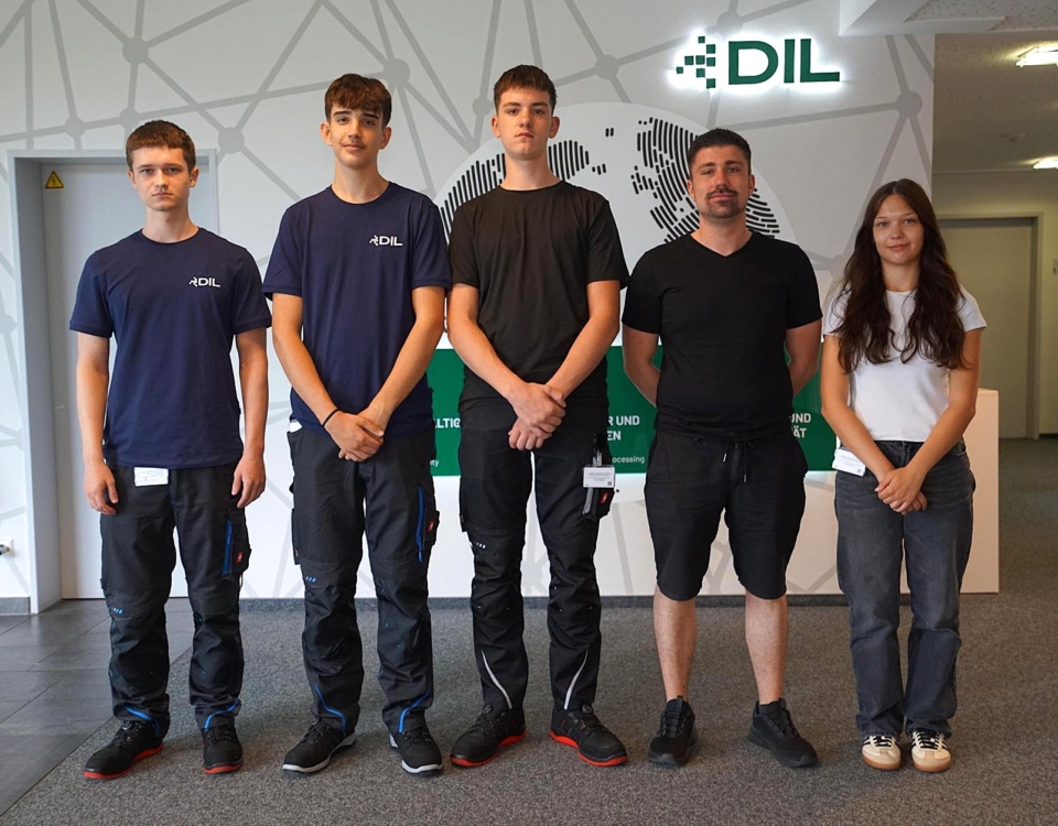 Neue Auszubildende der DIL Gruppe beim gemeinsamen Start in ihre Ausbildung